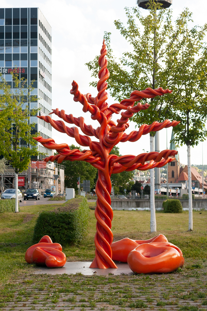 Roter Baum im Berufsverkehr