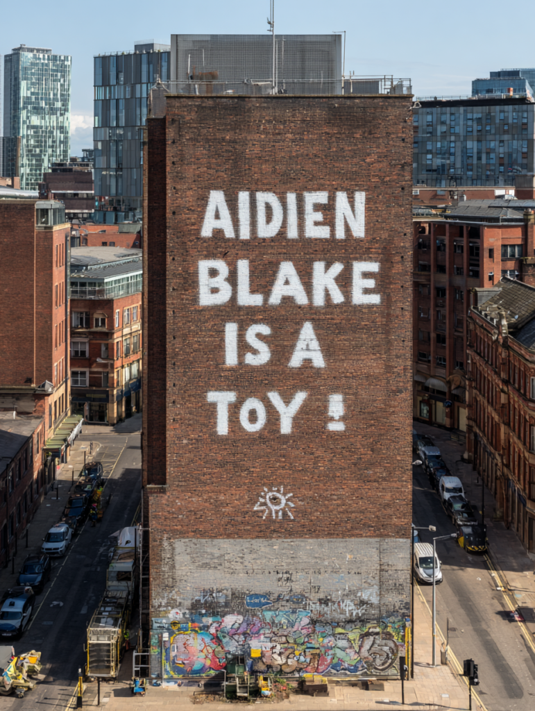 Die armselige Monumentalisierung des Trivialen: Eine selbstentlarvende Farce auf rotem Backstein