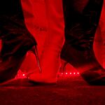 Apokalypse der Banalität: Wenn High Heels rote Tränen weinen könnten